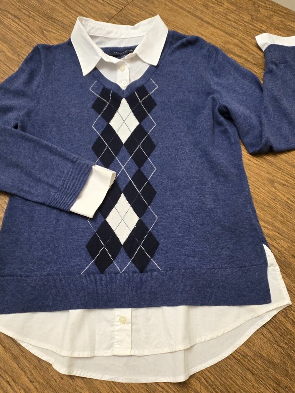 TOMMY HILFIGER Women's White/Blue Argyle Print Long Sleeves Sweater - Sz Medium